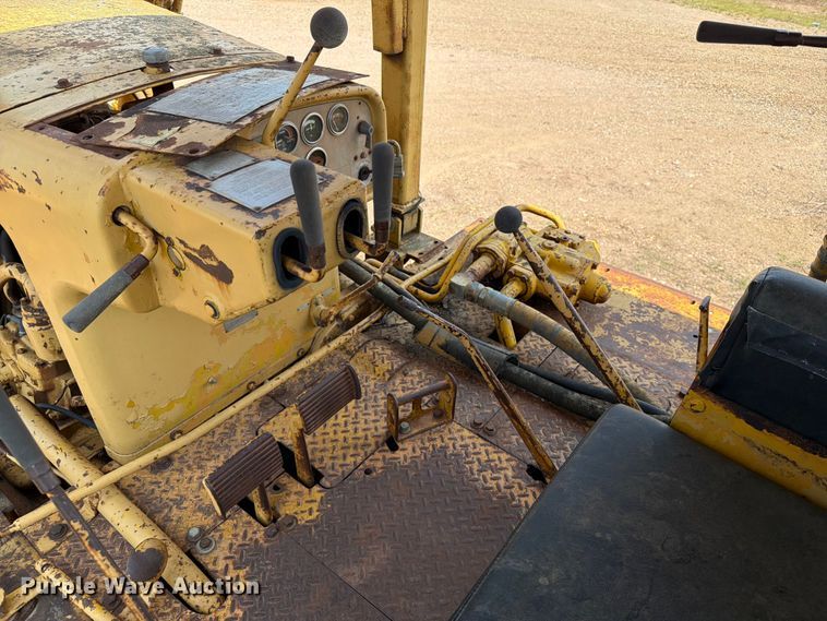 image for item EA0412 1964 Caterpillar D8H dozer