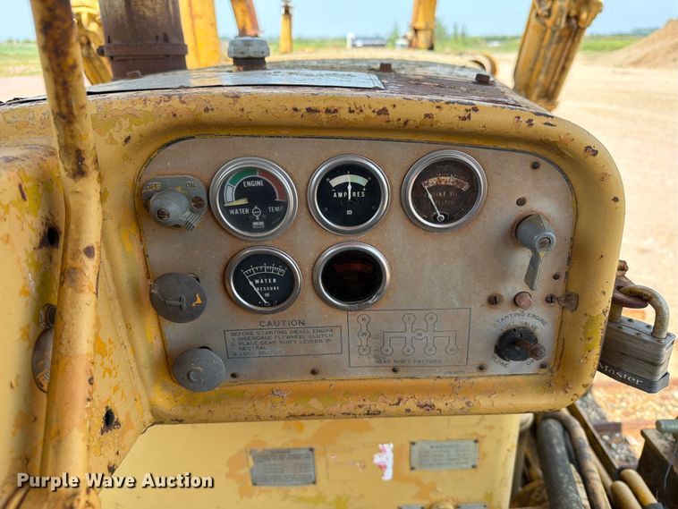 image for item EA0412 1964 Caterpillar D8H dozer