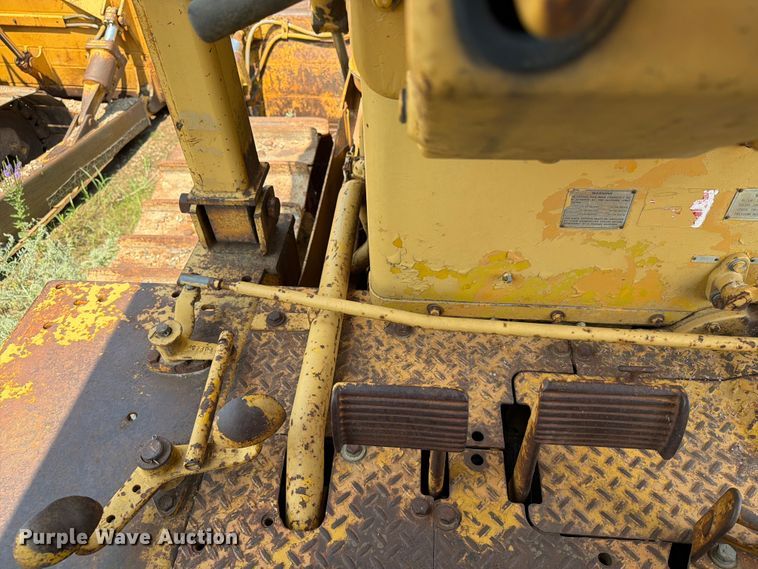 image for item EA0412 1964 Caterpillar D8H dozer