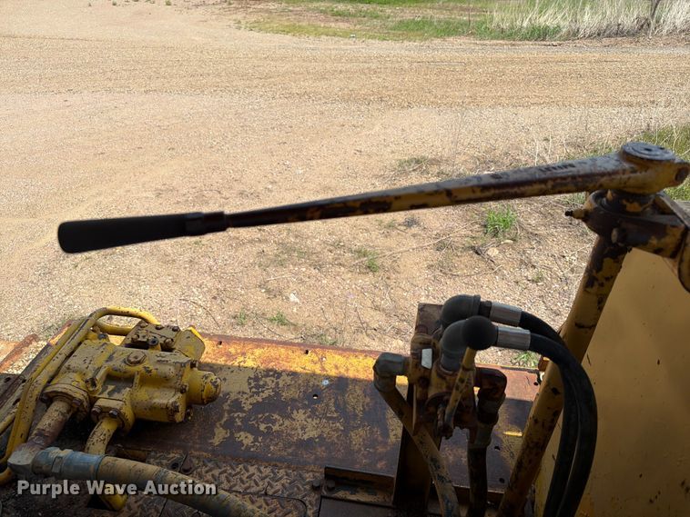 image for item EA0412 1964 Caterpillar D8H dozer
