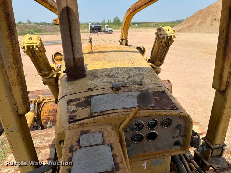 image for item EA0412 1964 Caterpillar D8H dozer