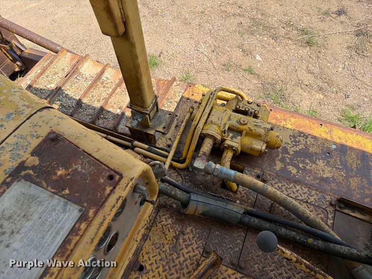image for item EA0412 1964 Caterpillar D8H dozer