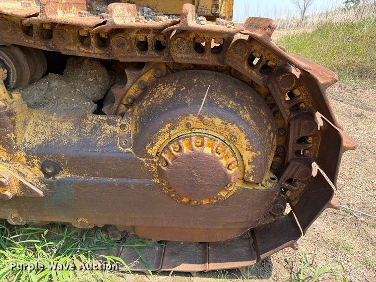 image for item EA0412 1964 Caterpillar D8H dozer