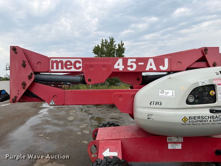image for item EA0413 2019 MEC 45-AJ boom lift