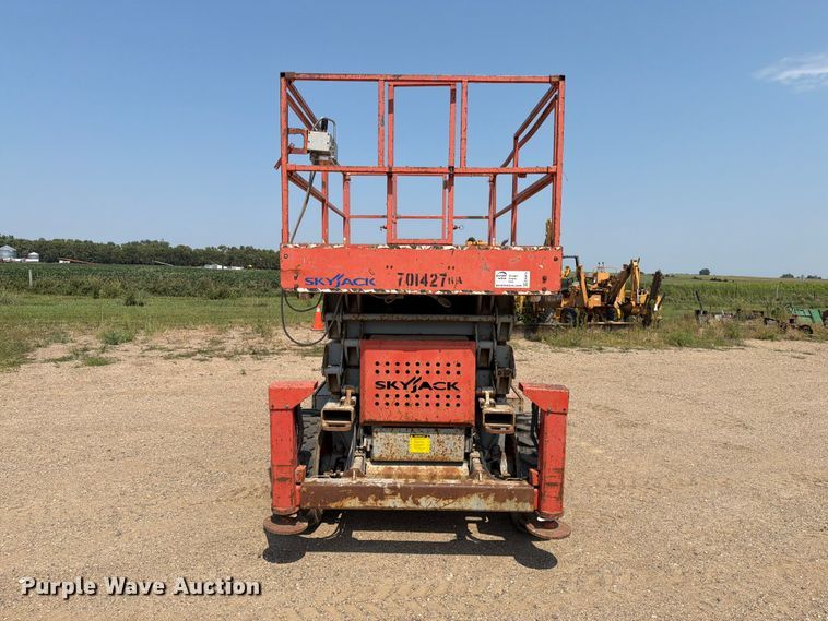 image for item EA0415 2003 Skyjack SJ7135 scissor lift