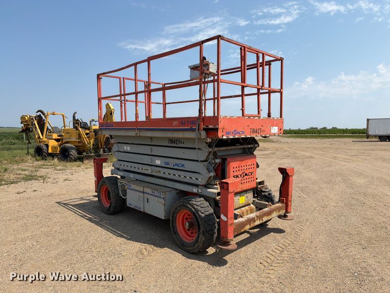 image for item EA0415 2003 Skyjack SJ7135 scissor lift