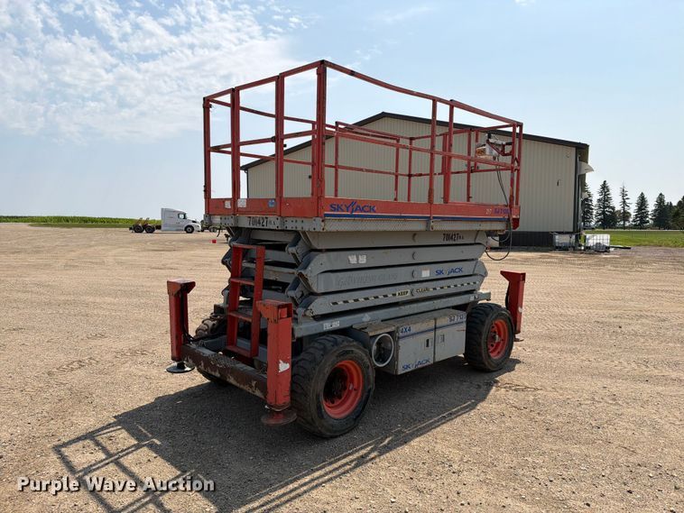 image for item EA0415 2003 Skyjack SJ7135 scissor lift