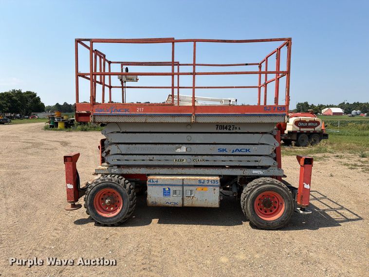 image for item EA0415 2003 Skyjack SJ7135 scissor lift