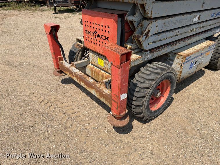 image for item EA0415 2003 Skyjack SJ7135 scissor lift