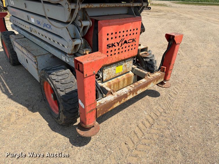 image for item EA0415 2003 Skyjack SJ7135 scissor lift