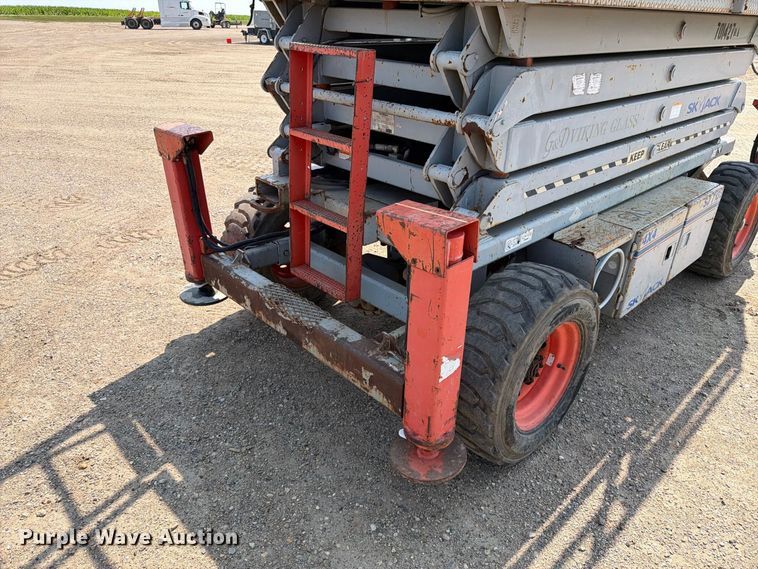 image for item EA0415 2003 Skyjack SJ7135 scissor lift