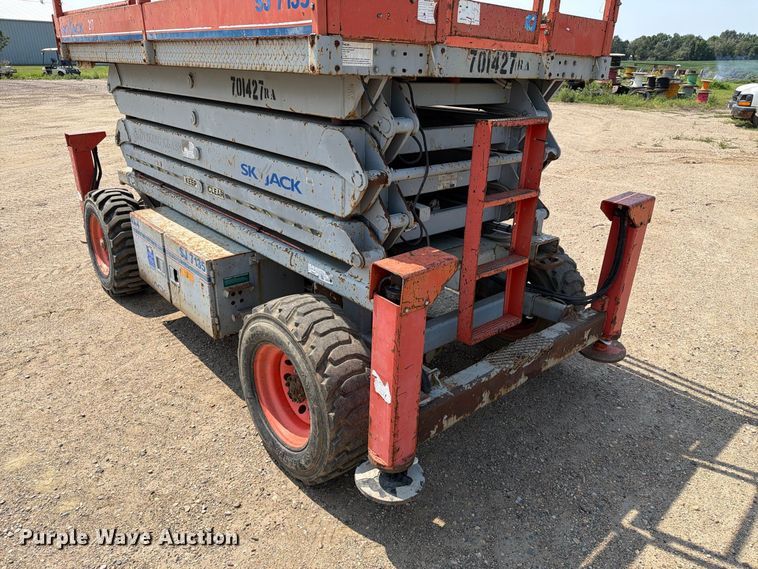 image for item EA0415 2003 Skyjack SJ7135 scissor lift