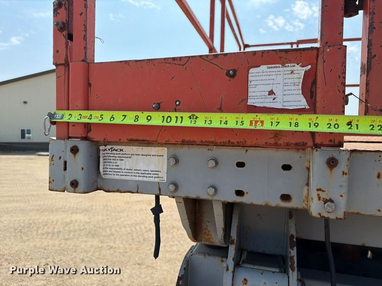 image for item EA0415 2003 Skyjack SJ7135 scissor lift