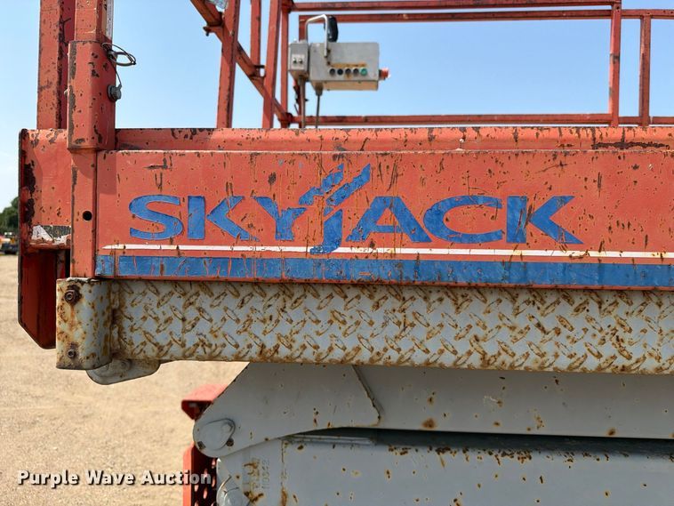 image for item EA0415 2003 Skyjack SJ7135 scissor lift