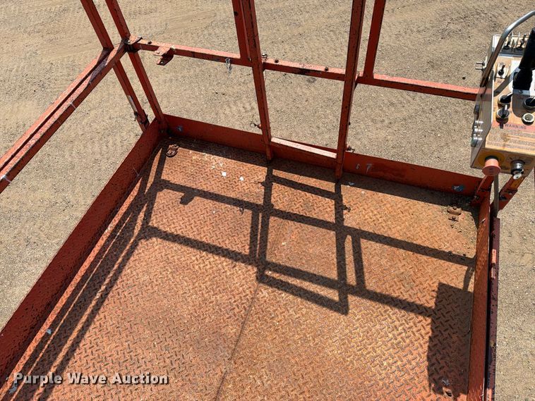 image for item EA0415 2003 Skyjack SJ7135 scissor lift