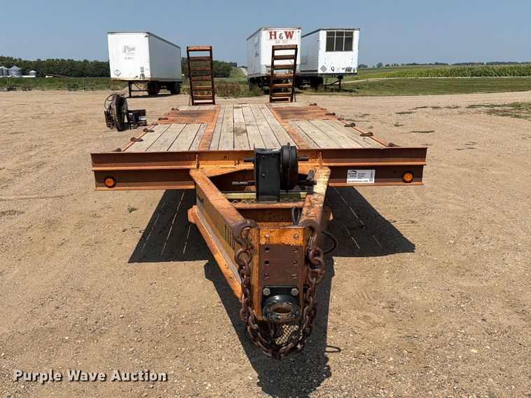 image for item EA0417 1994 Butler B-2424-FD equipment trailer