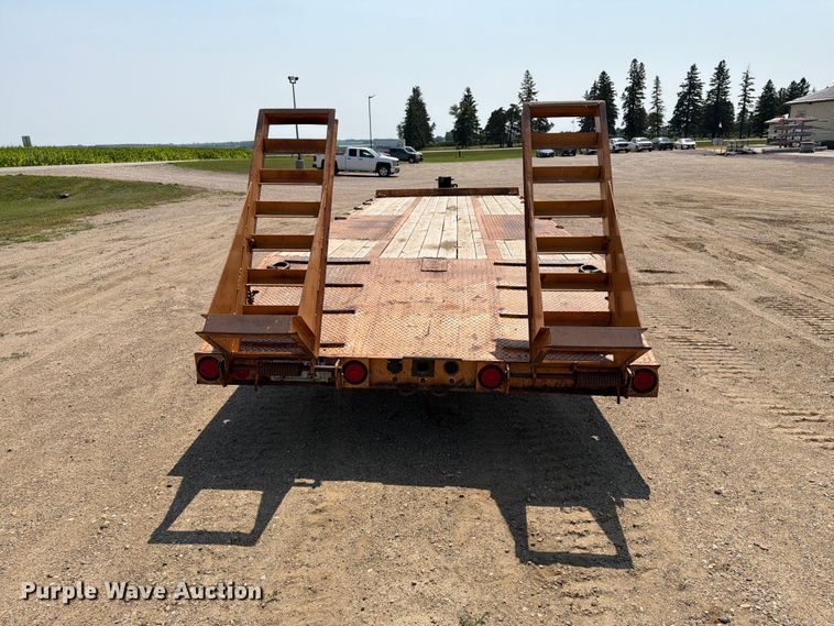 image for item EA0417 1994 Butler B-2424-FD equipment trailer