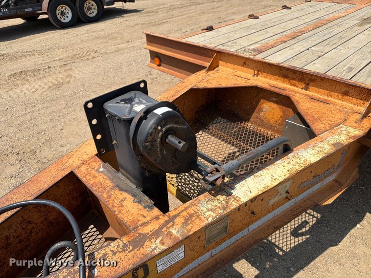 image for item EA0417 1994 Butler B-2424-FD equipment trailer