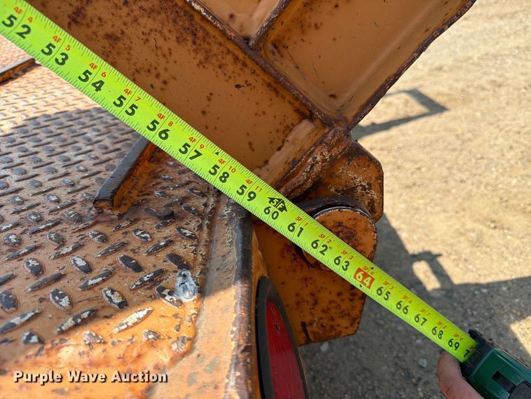 image for item EA0417 1994 Butler B-2424-FD equipment trailer