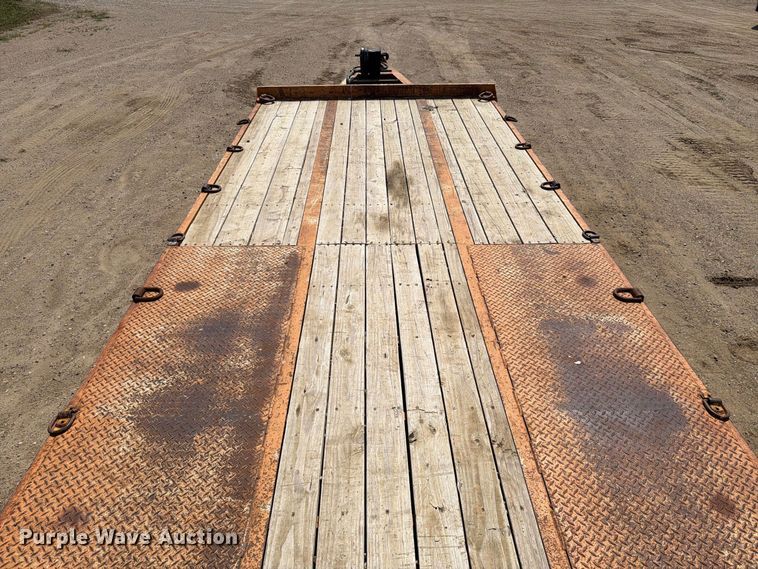 image for item EA0417 1994 Butler B-2424-FD equipment trailer