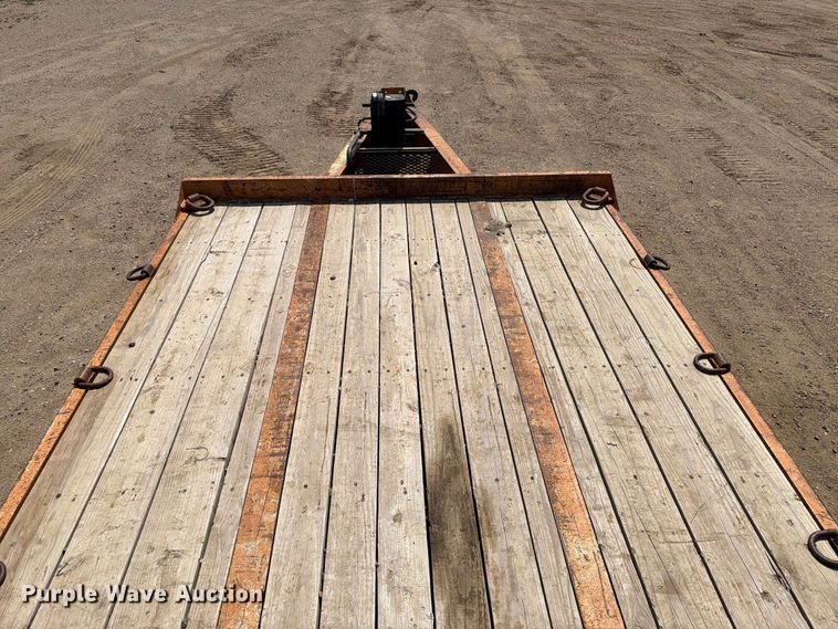 image for item EA0417 1994 Butler B-2424-FD equipment trailer