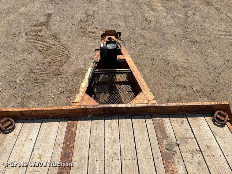 image for item EA0417 1994 Butler B-2424-FD equipment trailer