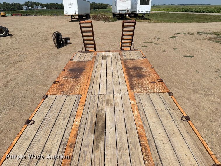 image for item EA0417 1994 Butler B-2424-FD equipment trailer
