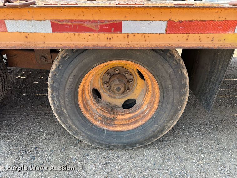 image for item EA0417 1994 Butler B-2424-FD equipment trailer