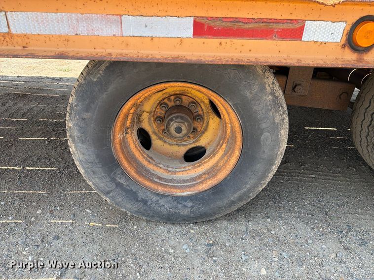 image for item EA0417 1994 Butler B-2424-FD equipment trailer