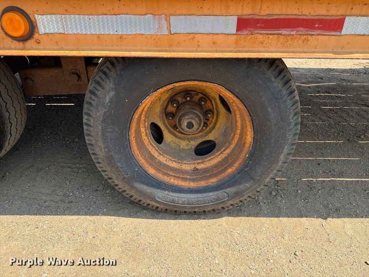 image for item EA0417 1994 Butler B-2424-FD equipment trailer