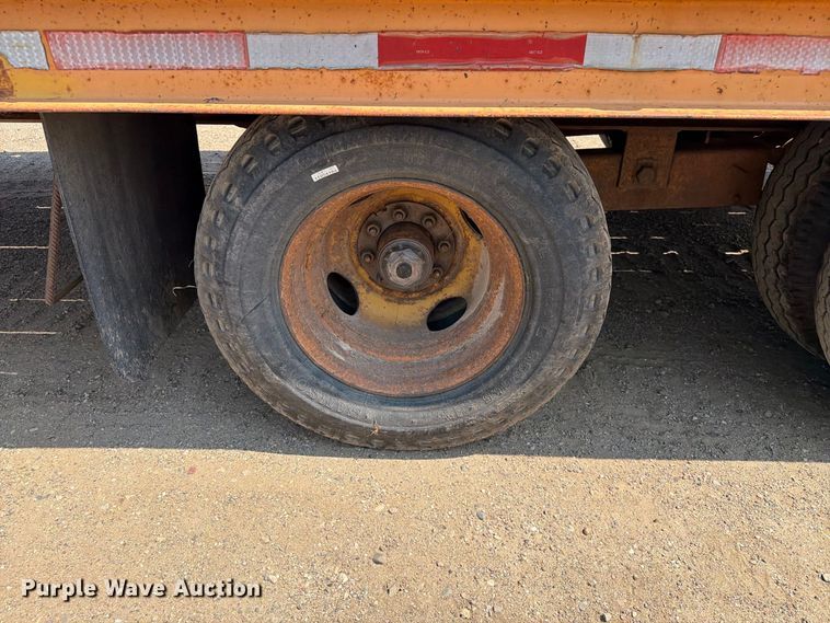 image for item EA0417 1994 Butler B-2424-FD equipment trailer
