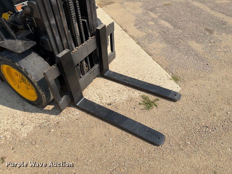 image for item EA0423 2001 Daewoo D30S-3 forklift