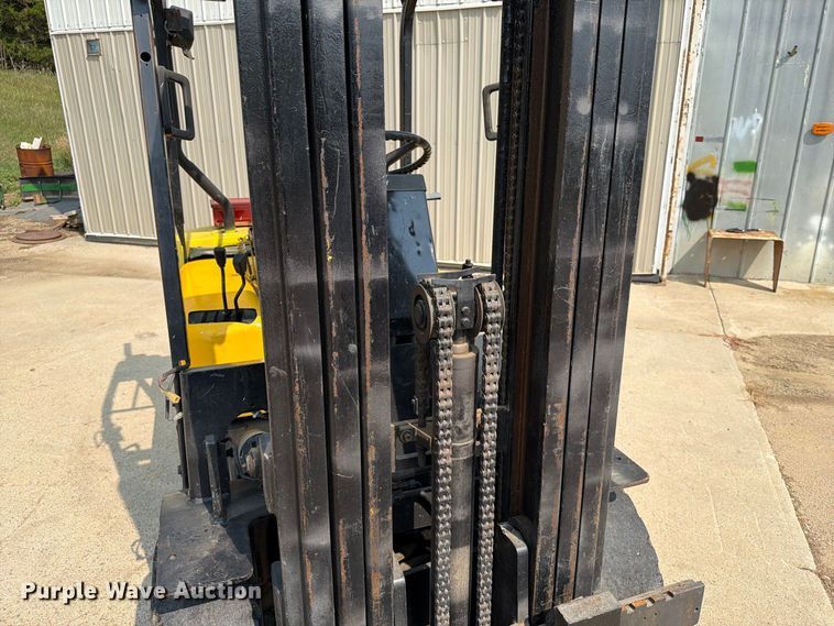 image for item EA0423 2001 Daewoo D30S-3 forklift