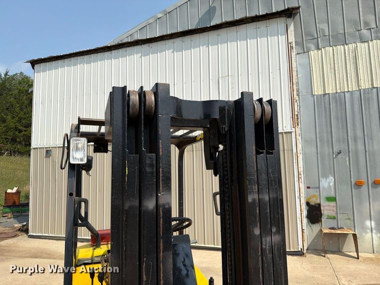 image for item EA0423 2001 Daewoo D30S-3 forklift
