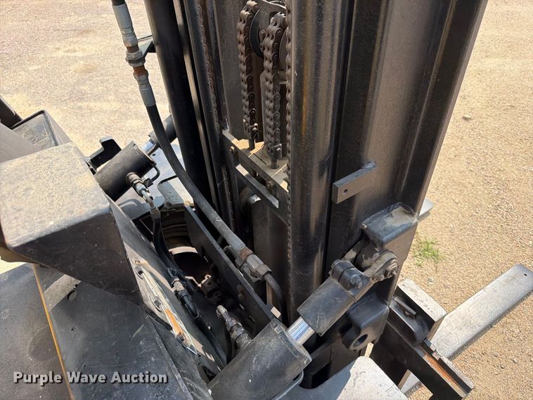 image for item EA0423 2001 Daewoo D30S-3 forklift