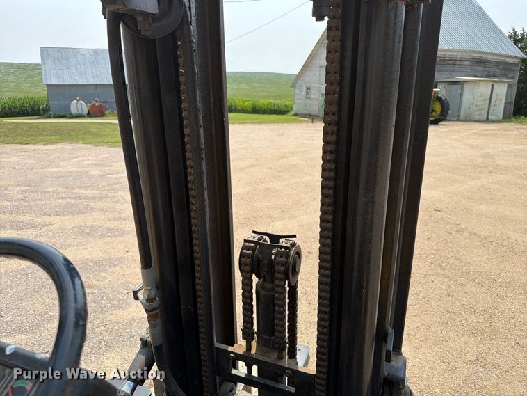 image for item EA0423 2001 Daewoo D30S-3 forklift
