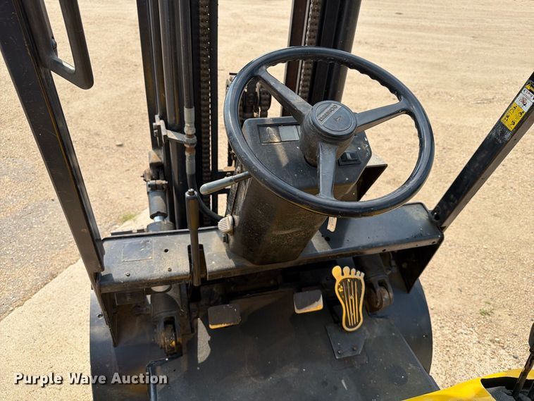 image for item EA0423 2001 Daewoo D30S-3 forklift