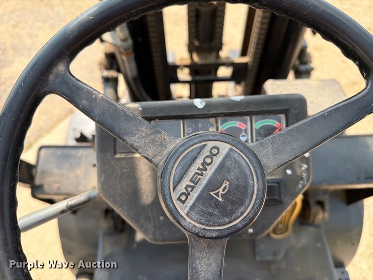 image for item EA0423 2001 Daewoo D30S-3 forklift