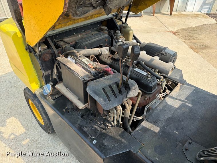 image for item EA0423 2001 Daewoo D30S-3 forklift