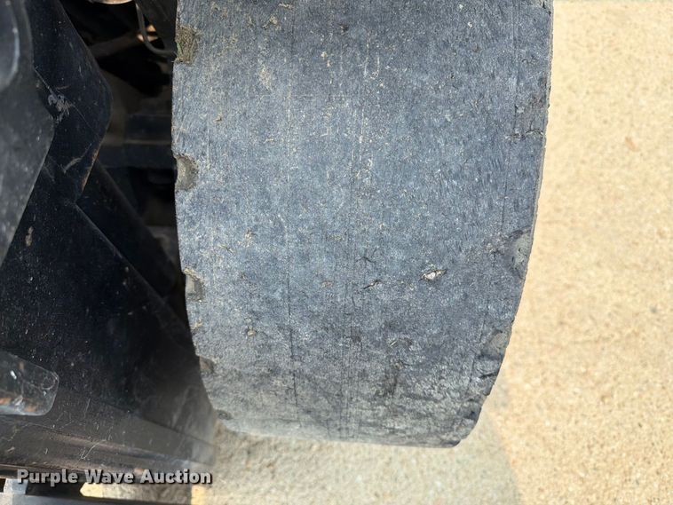 image for item EA0423 2001 Daewoo D30S-3 forklift