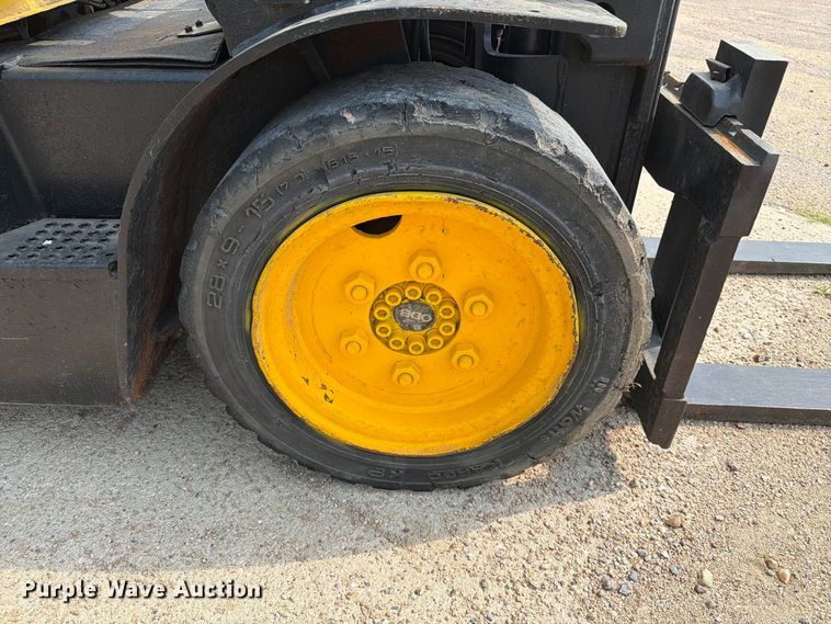 image for item EA0423 2001 Daewoo D30S-3 forklift