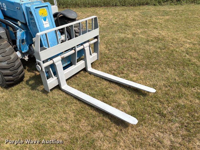 image for item EA0424 2006 Genie GTH-5519 telehandler