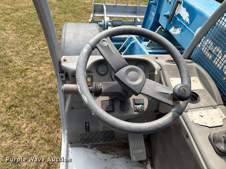 image for item EA0424 2006 Genie GTH-5519 telehandler