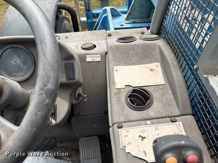 image for item EA0424 2006 Genie GTH-5519 telehandler