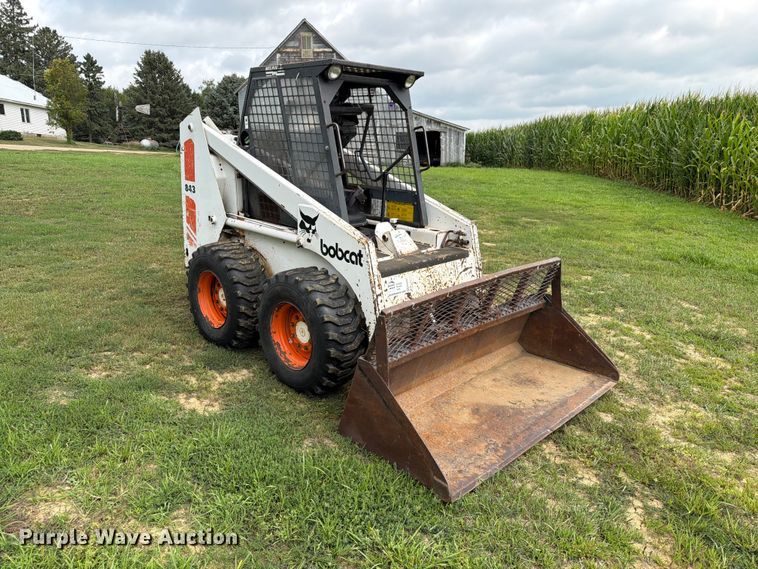 image for item EA0427 1989 Bobcat 843 skid steer loader