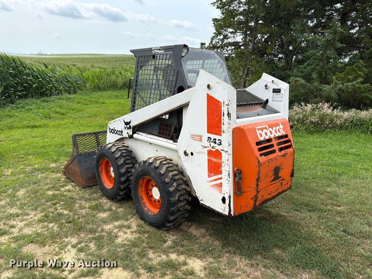 image for item EA0427 1989 Bobcat 843 skid steer loader
