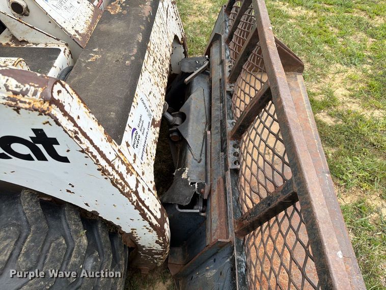 image for item EA0427 1989 Bobcat 843 skid steer loader