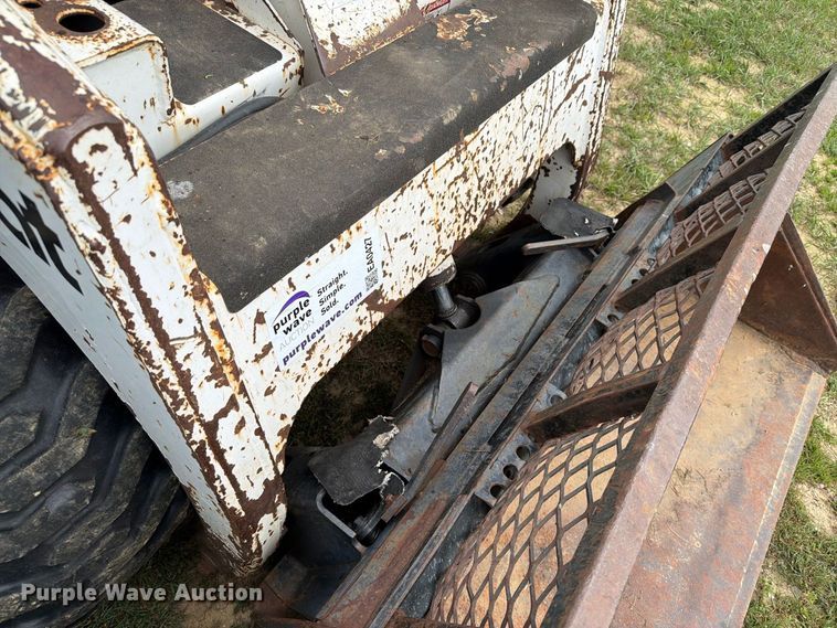 image for item EA0427 1989 Bobcat 843 skid steer loader