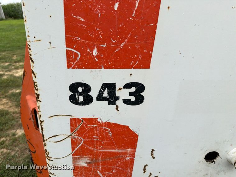image for item EA0427 1989 Bobcat 843 skid steer loader