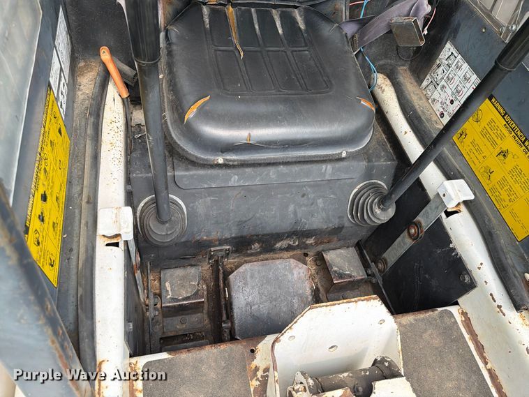 image for item EA0427 1989 Bobcat 843 skid steer loader